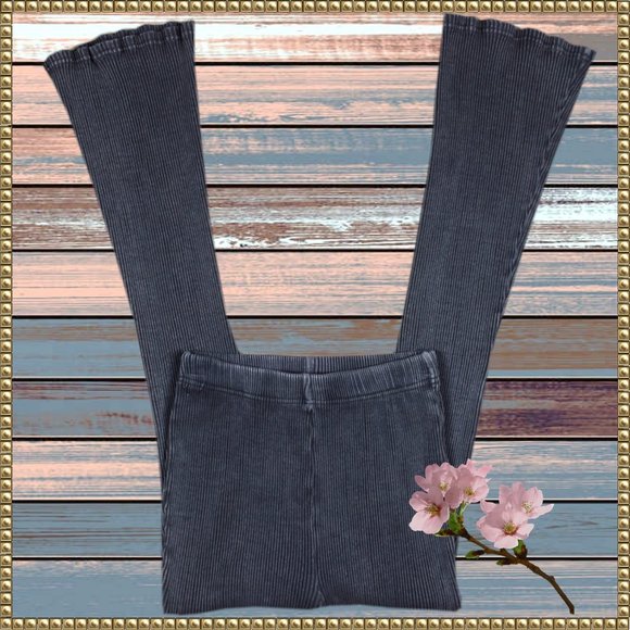 Urban Outfitters Pants - Urban Outfitters Grey Ribbed High Waisted Flare Lettuce Hem Leggings Size Small